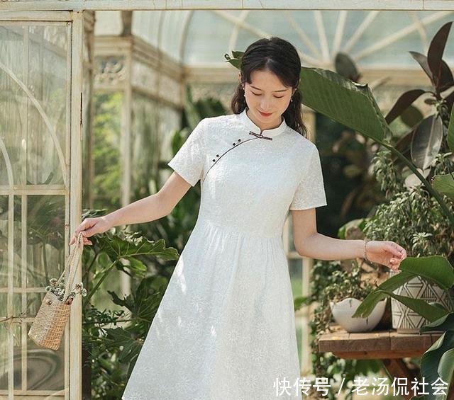  『时髦』今春火了一种裙子叫“旗袍裙”，时髦又减龄，轻松穿出初恋感！