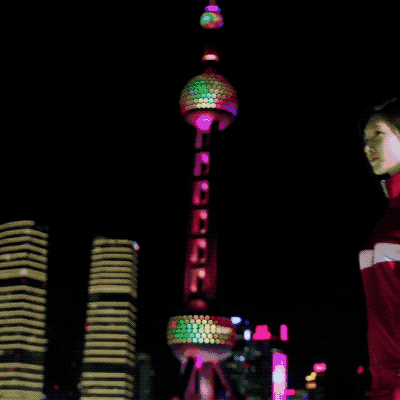 看热闹 | 这些人跑到黄浦江边比谁钻石大，你猜比伯嫂的排第几?