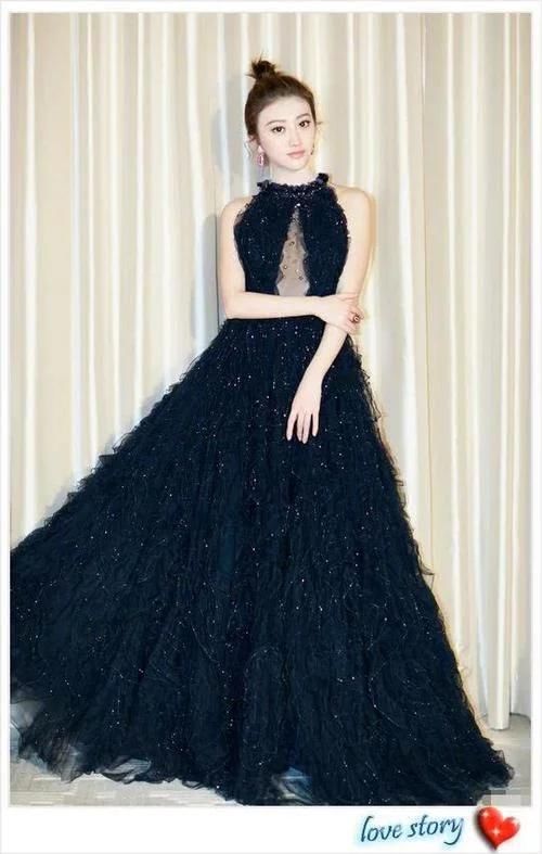 景甜终于开窍了！这一身又欲又美！网友：张继科坐不住了！