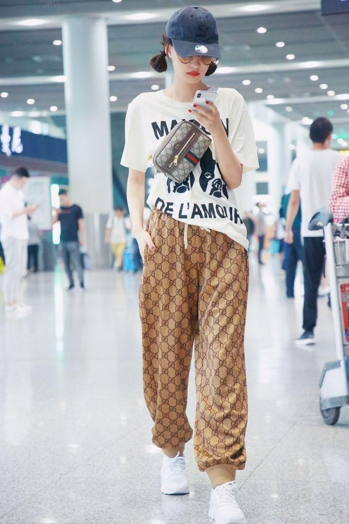 吴昕学孙怡唐艺昕梳超火双马尾,结果少女感变装嫩,看得人好尴尬