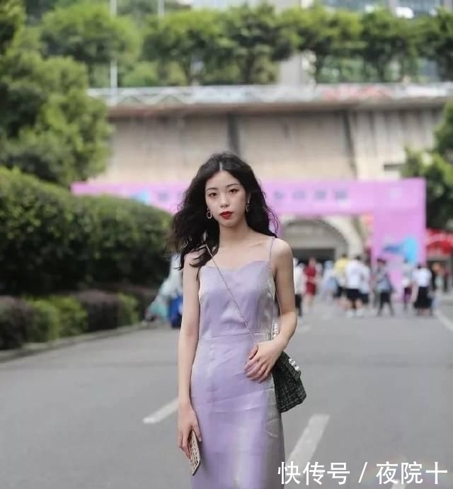【显得】高跟鞋时尚穿搭,让女性显得美丽又优雅