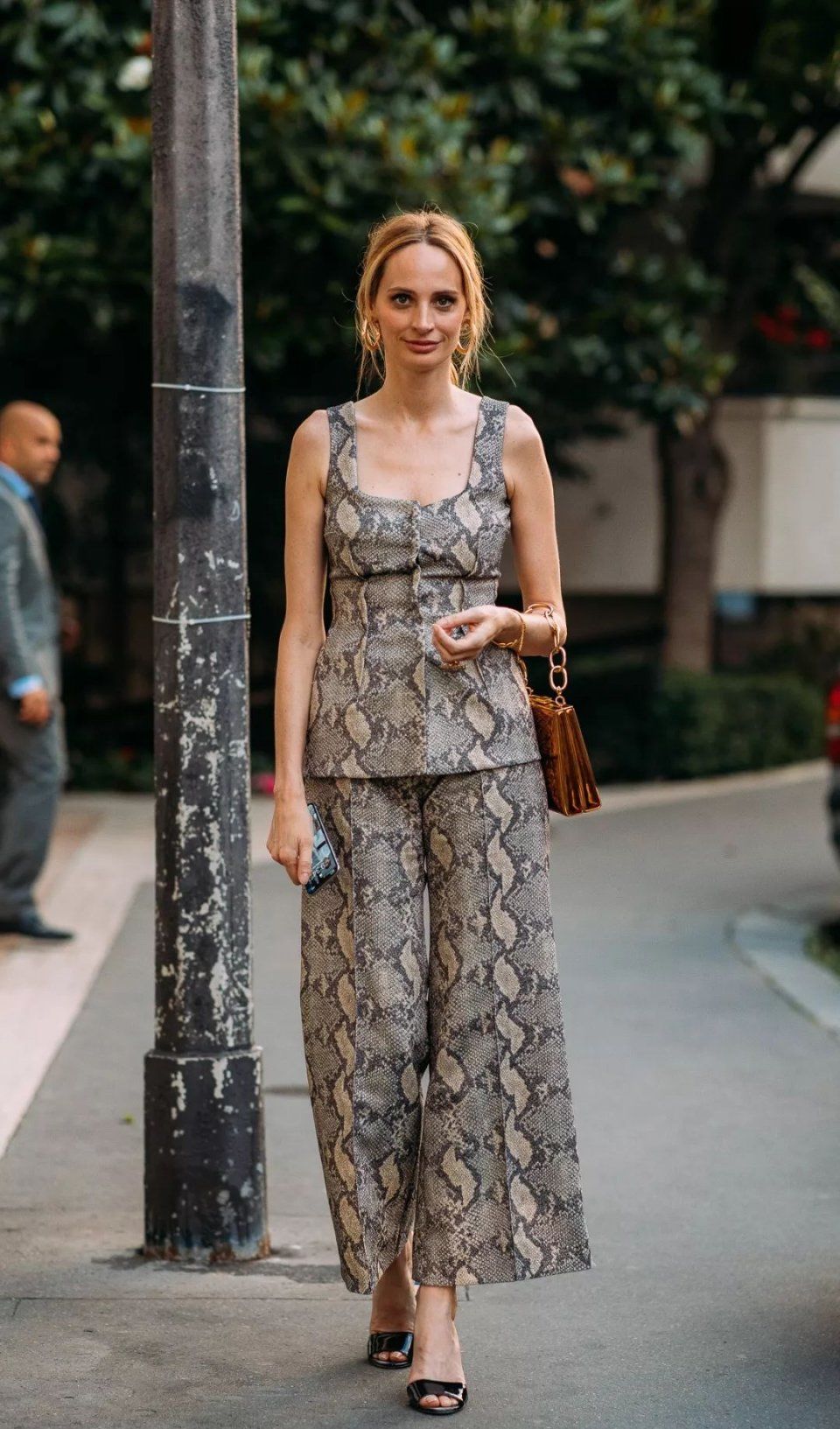 天气热skr人了你却还在害怕穿吊带?挑对了才能拯救身材!