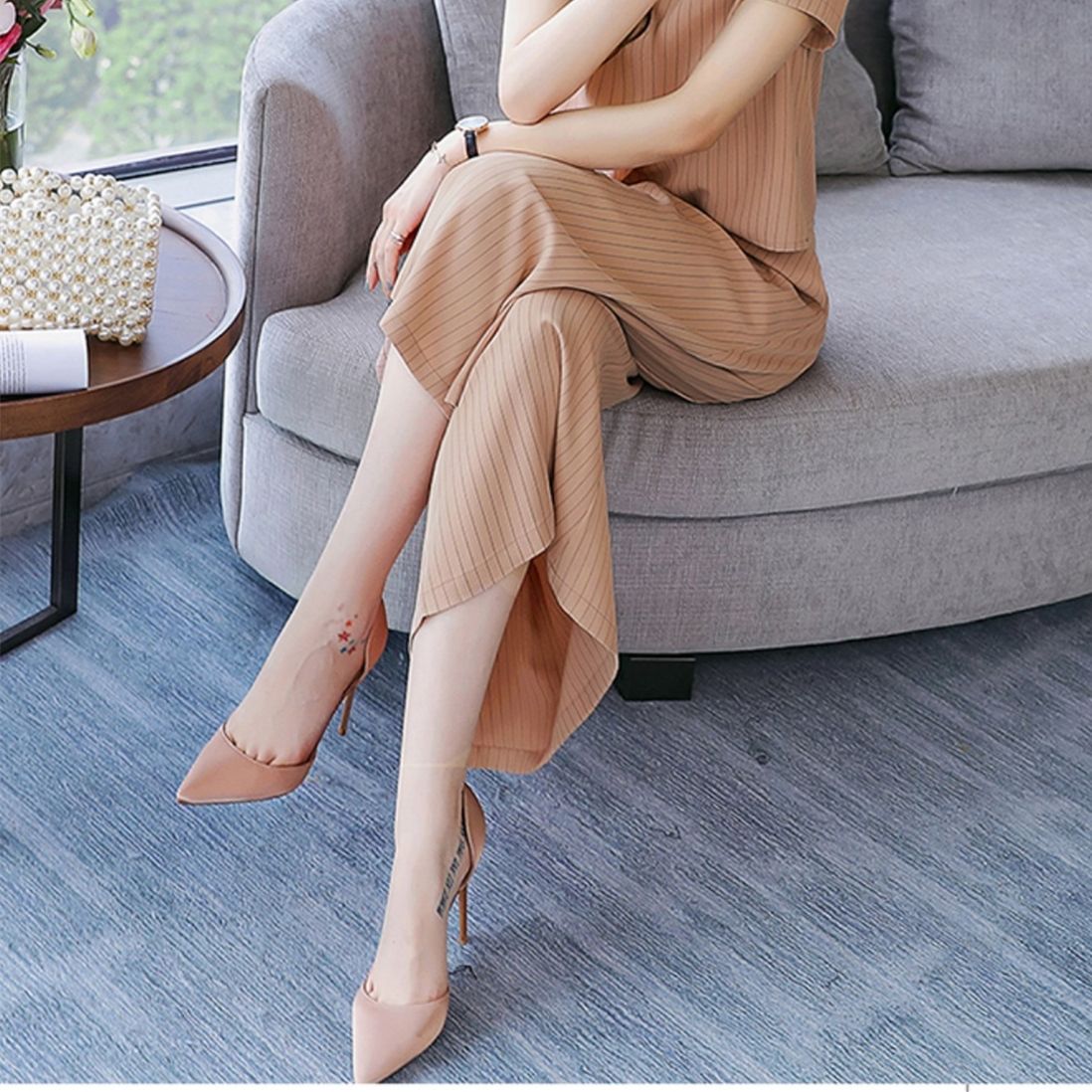 女人三十不做豆腐渣，多穿这样的减龄七分裤套装，想不嫩都不可能