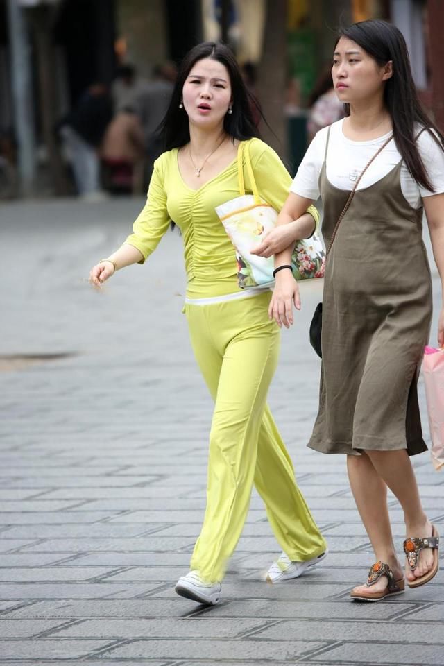裤子|街拍:还是阔腿裤套装的少妇更有女人味