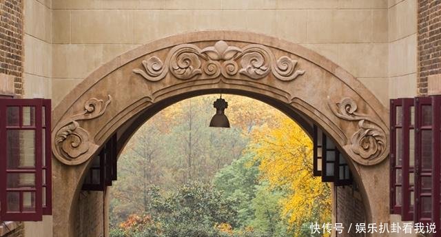 这样的季节，女生穿着汉服来这里，一定会让你成为别人眼里的风景