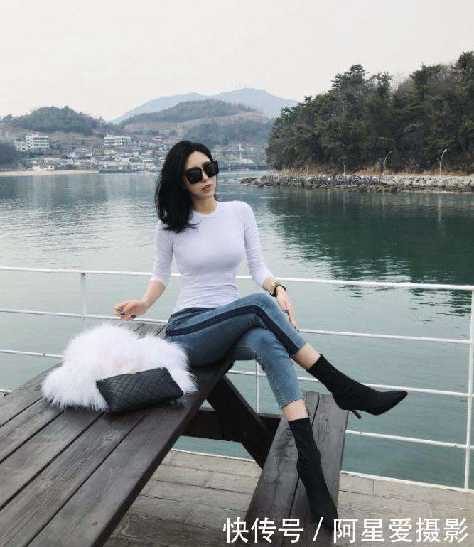 街拍：风景虽好人更美, 美女穿搭休闲, 窈窕身材更引人注目欣赏