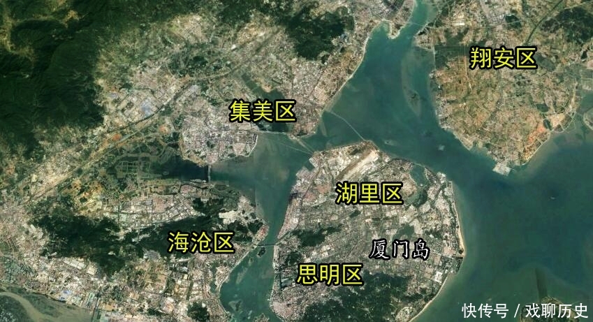 卫星地图上看厦门：这是一个岛屿城市，岛内寸土寸金