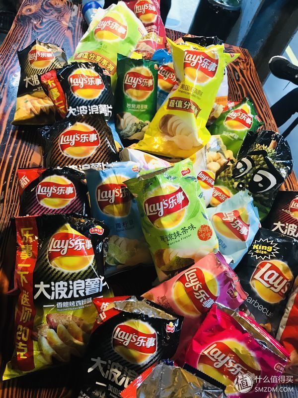 零食 篇一:吃了30种不同口味的乐事薯片，终于吃到了最喜(讨)欢的味道!