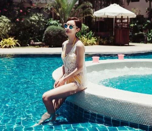 清新甜蜜的比基尼泳衣美女，成熟有韵味，显得美丽又大方！