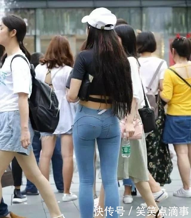 「气质」牛仔裤尽显时尚气息,美感可以提升不少