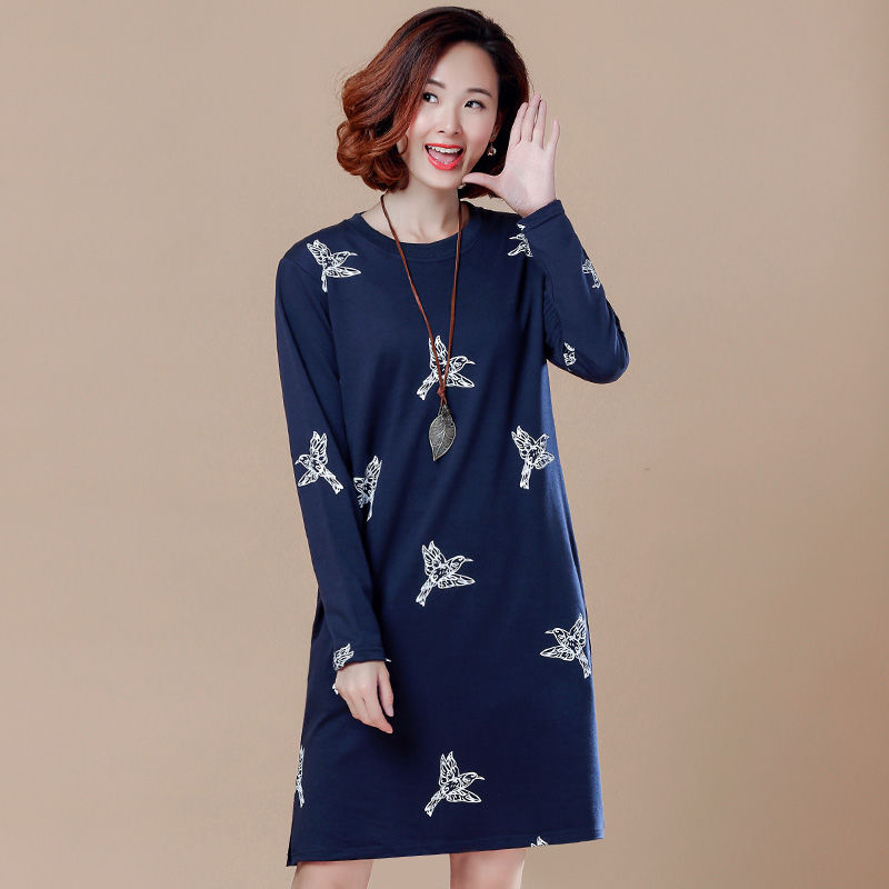 女人不能亏待自己，这洋气的卫衣裙，一件才一百多，超仙