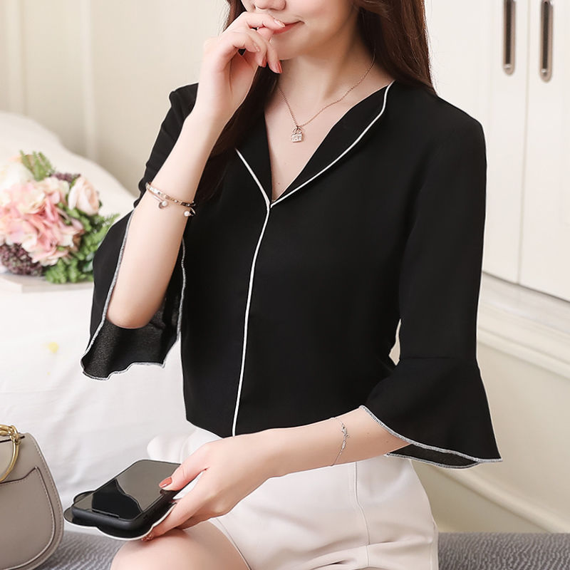 身材丰盈的女人,入秋后多穿这样的打底衫,尽显傲人身材,美炸天