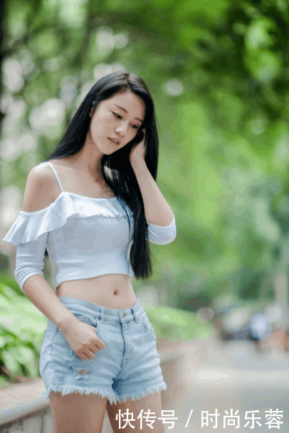 街拍: 傲人的大长腿, 漂亮的黑丝, 仙女一般的小姐姐！