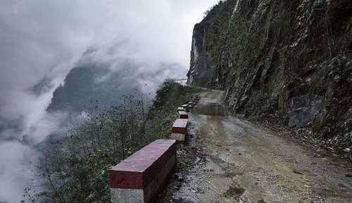 独龙江公路翻越高黎贡山,闯入怒江峡谷最后一个秘境,世外桃源!