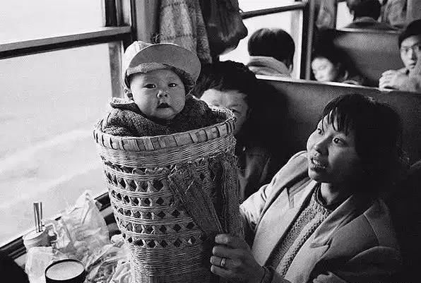 80年代火车上老照片, 还有多少人记得那时候坐火车什么样