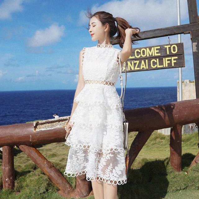 今年夏天姐姐买了好多小白裙，一件比一件漂亮