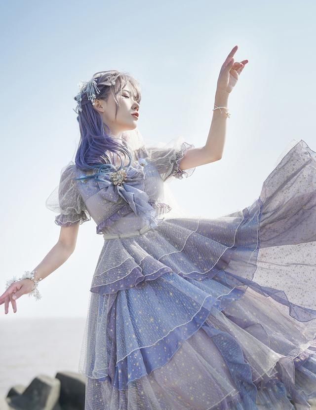  [裙摆]本以为普通洛丽塔够美了，当看到“水母裙”那刻