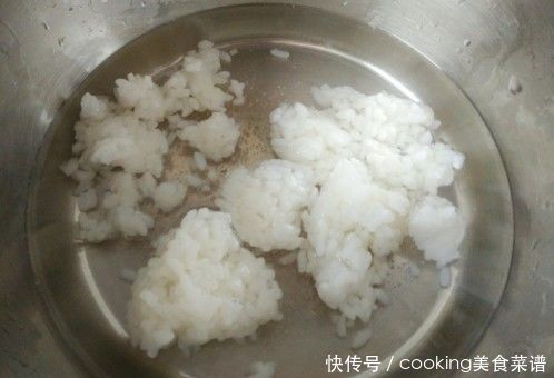 玉米可以放进米饭一起煮么 t01bca77add5f92bcce.jpg?size=498x340