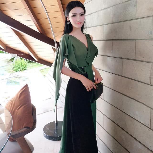 28岁的我都不穿什么仙女裙，修身包臀裙更显成熟韵味