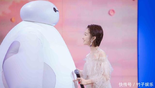 162cm周冬雨居然也有大长腿,蕾丝裙搭配高跟鞋,也太显高了吧!