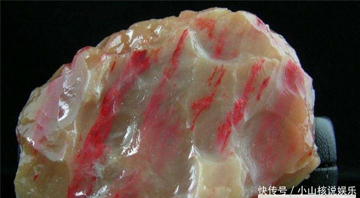 湖北老人花1千买到鸡血石, 上刻九龙戏珠, 如今价值500万