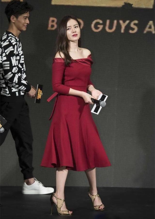 天然美女孙艺珍略显老了,没有大1岁的宋慧乔看着清爽!