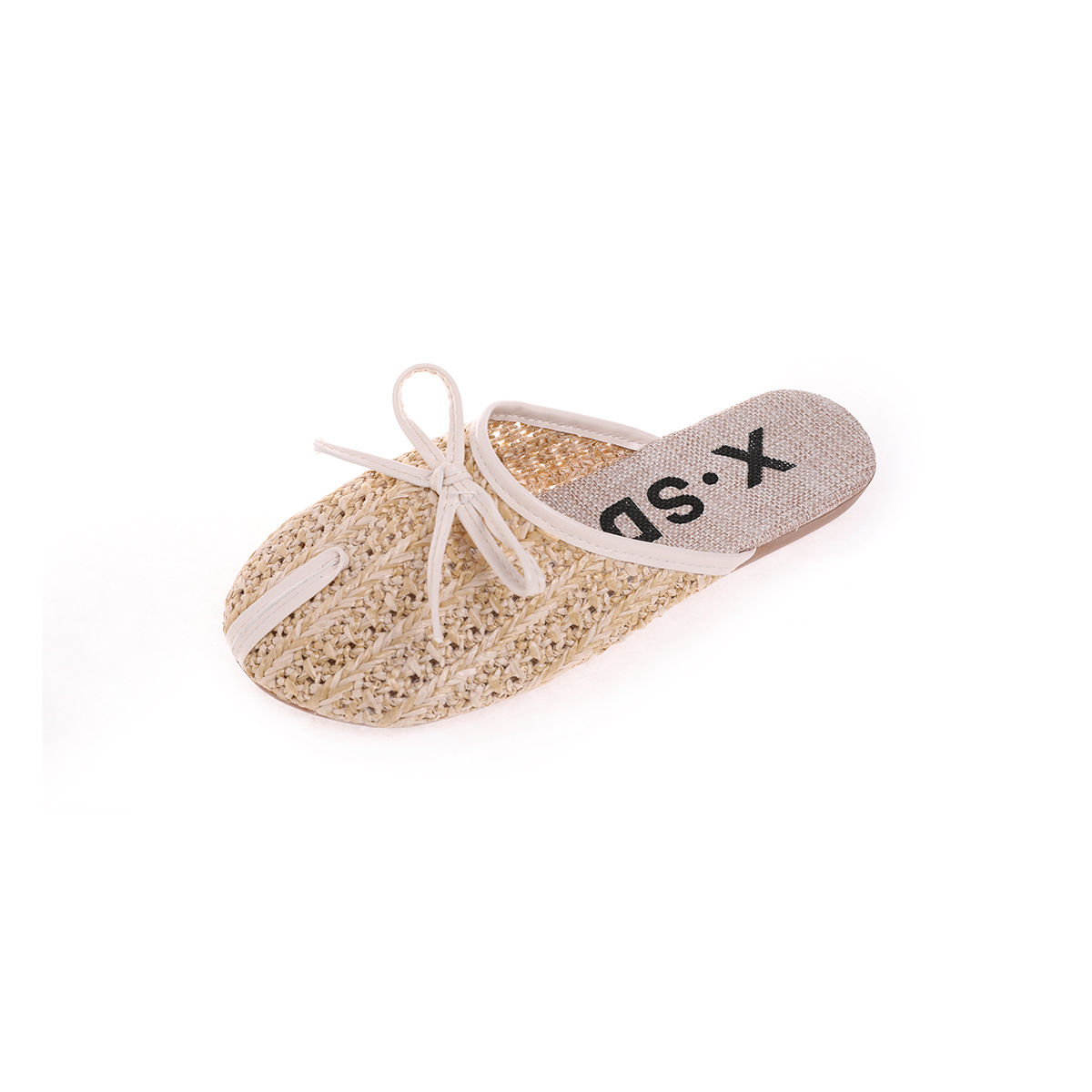 姚晨的“绣花鞋”大火后，更把蒋欣的“穆勒拖鞋”推到时尚尖端