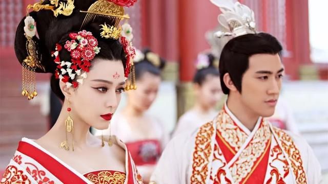 趣读胸衣简史，女人真的很聪明！