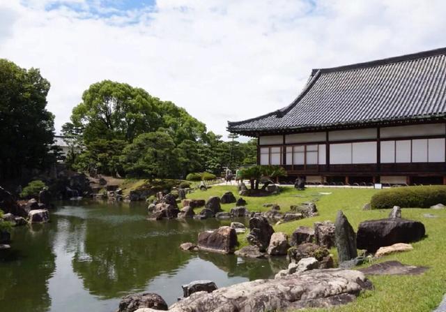 #金阁寺#日本仿效中国修建的城市,用金子打造寺庙,庭院被称为极乐净土