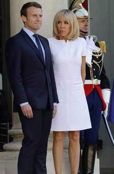 65岁法第一夫人:简单穿着青春无限，露出的大长腿更是傲人无疑!