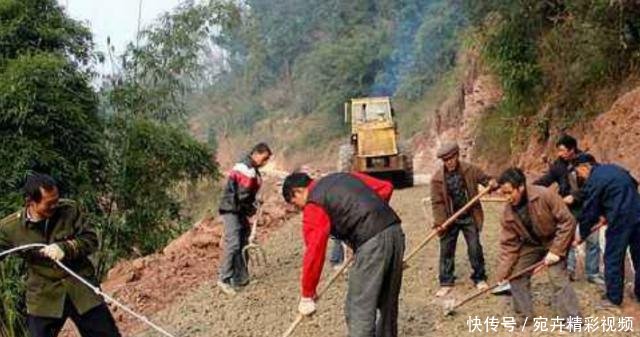 村村通变成了“村村痛”农民为什么不修宽一些呢