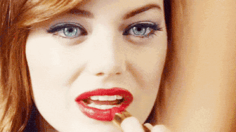 为了试出吃火锅都不掉色的唇膏,我们真的吃了顿火锅!