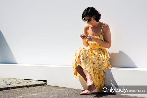 我最喜欢你什么样子?穿连衣裙的样子!