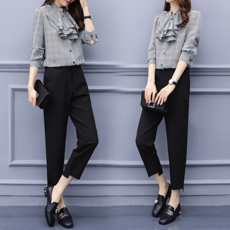 女人别总穿裙太千篇一律，多穿气质两件套装，高挑减龄又显瘦