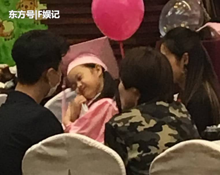 TVB视帝老被传和老婆离婚 这次一家三口齐出动力破谣言