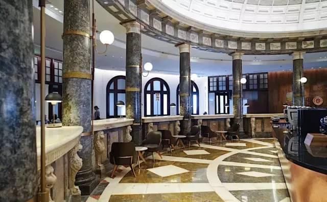 星巴克爆改百年老建筑，将闲置“废楼”改出王炸！网友：别卖咖啡