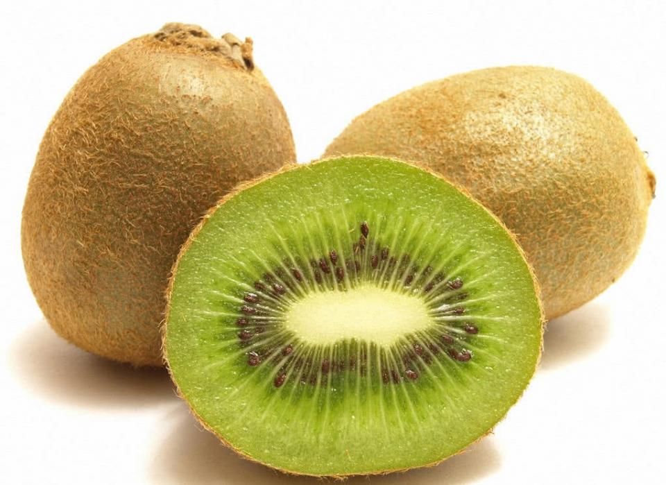 夏天女人怕晒黑，3种水果不能少，每天坚持吃一些效果非常好