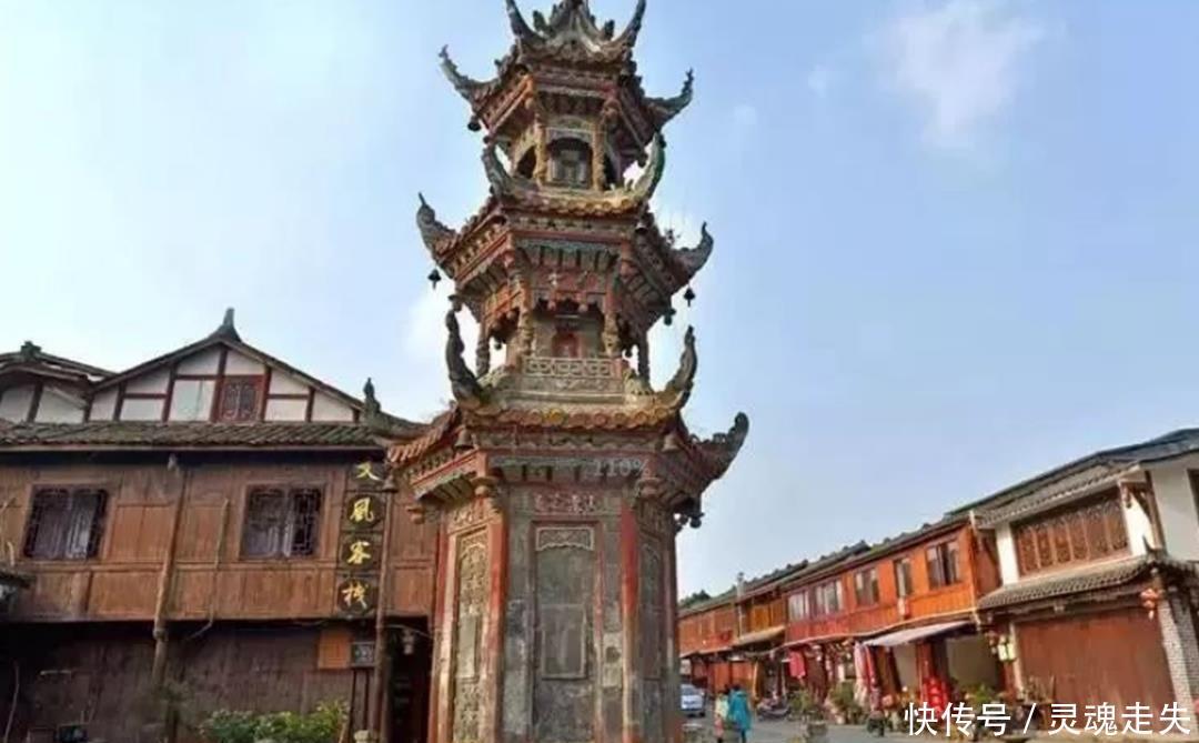 成都这座古镇,坐拥12棵千年古榕,纳凉戏水的好去处