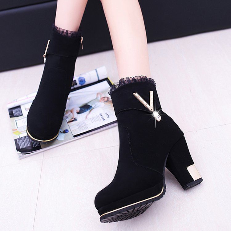 高跟鞋真过时了!今年流行马丁靴，精致减龄，特适合80后