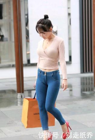 『美女』街拍美女紧身窄裙淑女范儿,优雅气质高颜值