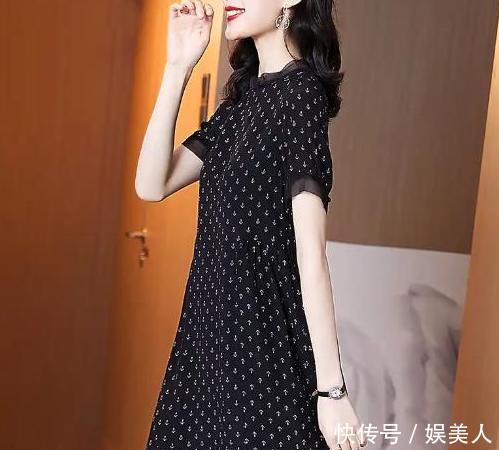  『中年』凌晨火了一种，叫：“冻龄”连衣裙，高雅大气，适合中年女人