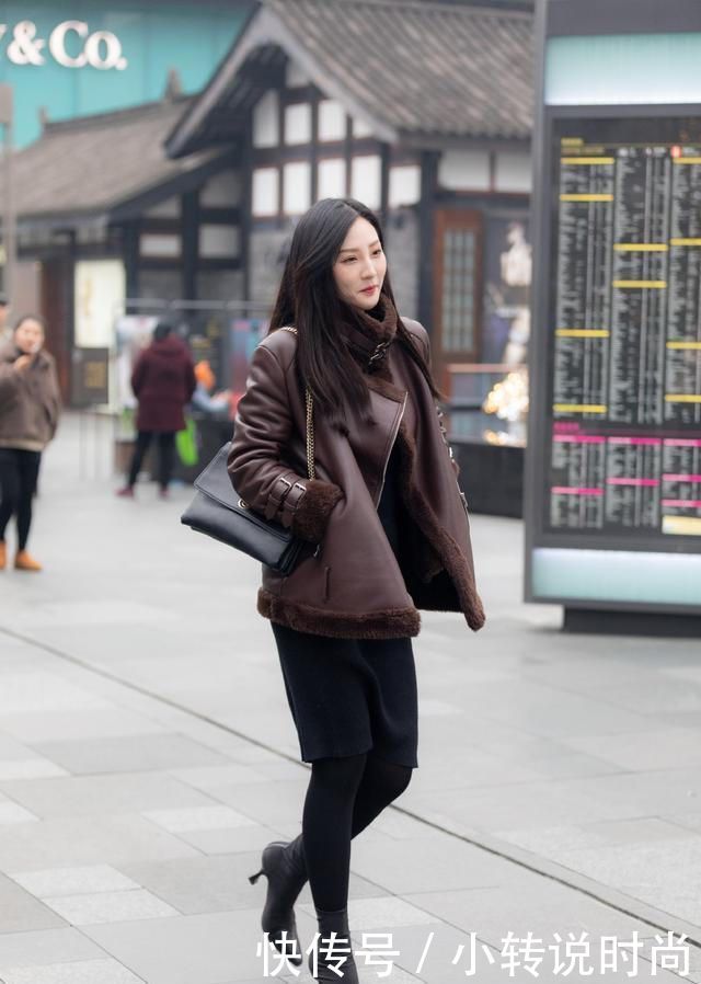  『小西服』春意盎然的三月， 这些时髦的外套，让你穿出早春俏风格