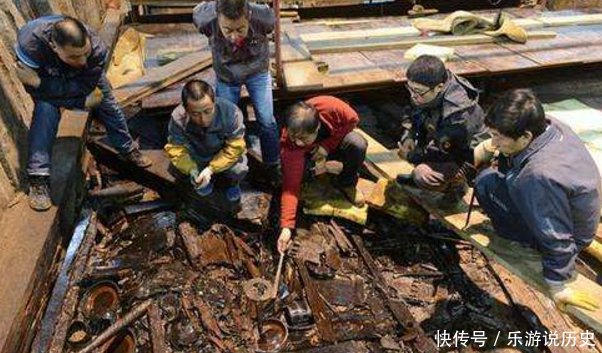  【挖出】古墓挖出一把“弯剑”，残破不堪，却是世界罕见的“黑科技”国宝
