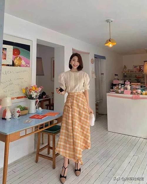 『 反差感』+ 裙子”才是今春王炸穿搭，扔掉高跟鞋！“平底鞋