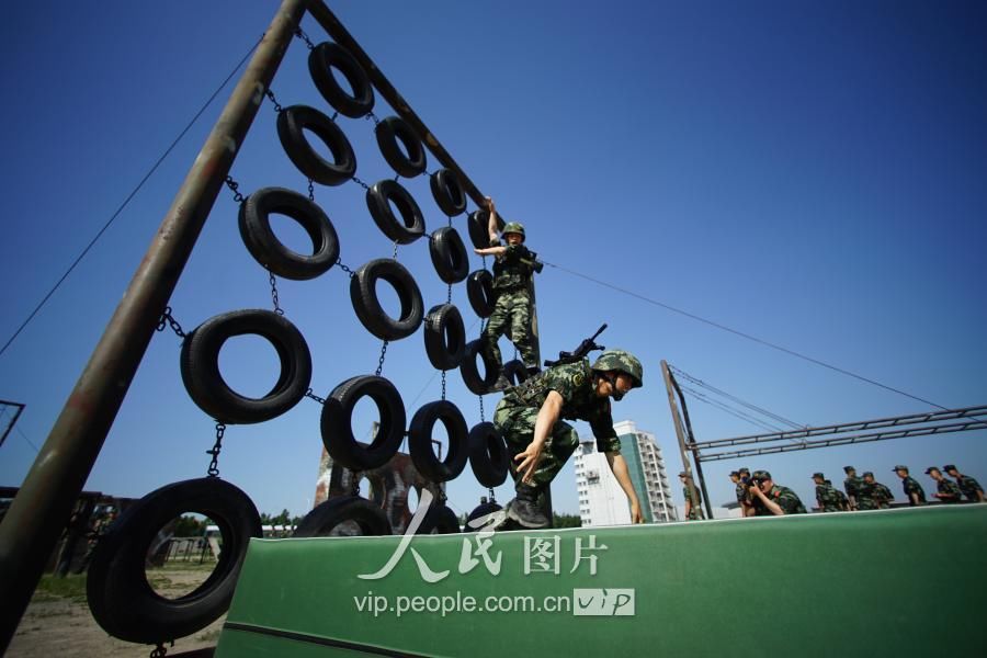 天津:武警部队侦察兵集训练打赢