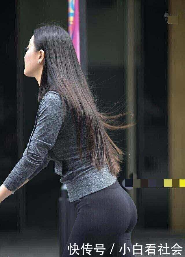 街拍辣妈: 素颜出街的辣妈美女, 丰韵十足, 连花季少女都要羡慕呢