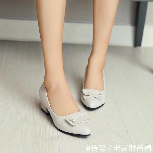 【平底休闲单】时尚达人都爱穿的几款单鞋,时髦又显女人味,尤其是最后一款