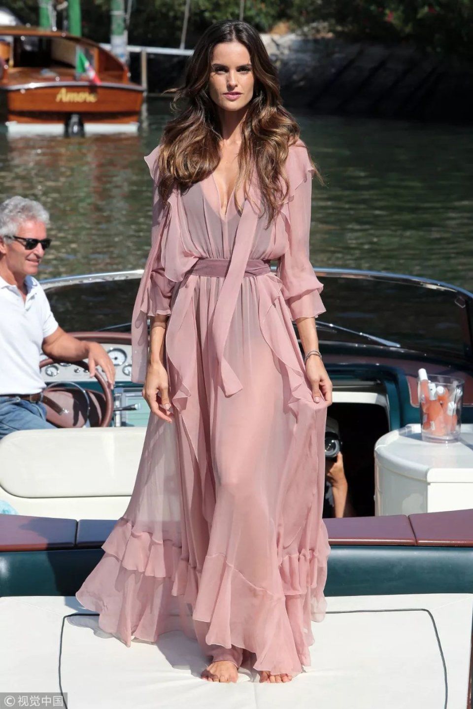 高级的泳衣，一定是纯色的!