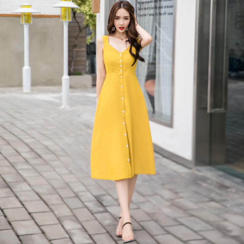 吊带连衣裙穿在你身上，女生立马变女神，回头率百分百