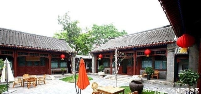 北京二环内看不见高楼大厦，几乎全是四合院，住这里的全是富豪